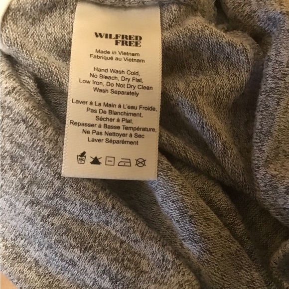 NWOT Aritzia Wilfred Free Valeria Top
Cropped Deep-V Tank Heather Black/Grey - Picture 11 of 11